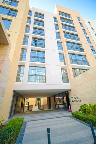 Contemporary Living | Luxury Community | Resale