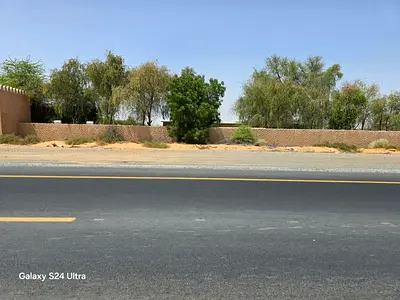 للبيع اراضي صناعيه في منطقه الصجعه بالشارقه موقع مميز جدا