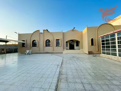 villa 4bhk for sale maid room 2 majlis inside or outside store big compound with malhaq one room normal in seih al GHUBB RAK