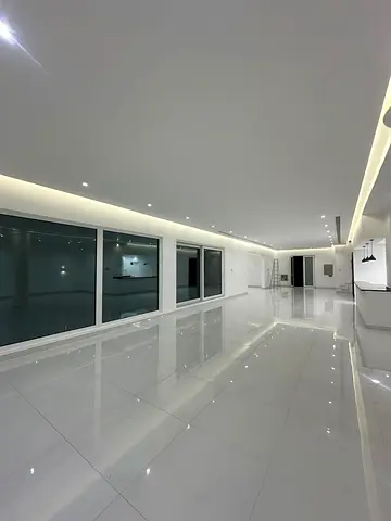 Luxury Villa ( 6 bed room+2 living room +majlisdining room2 kitchen+dining room+Elevator+2 kitchen +maid room+driver room