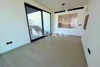 COMMUNITY FACING | VACANT SOON | POOL VIEW