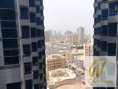 🏢 مكتب واسع للبيع في أبراج الفالكون – عجمان | فيو المدينة | بسعر مغرٍ 🏢