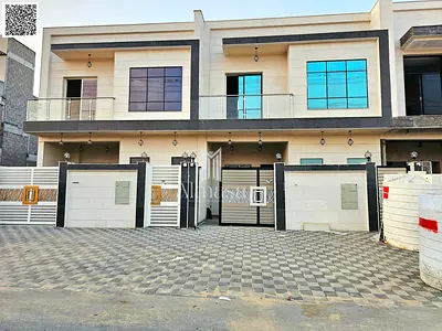 فيلا مودرن مع رووف، ع شارع رئيسى،  بسعر مغرى. شامله رسوم التسجيل