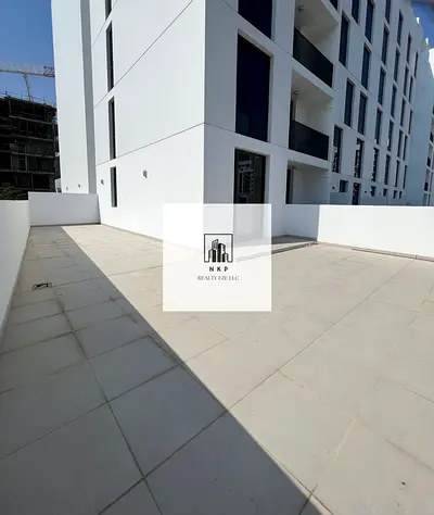 Spacious elegant 2-bedrooms Apartment with huge terrace