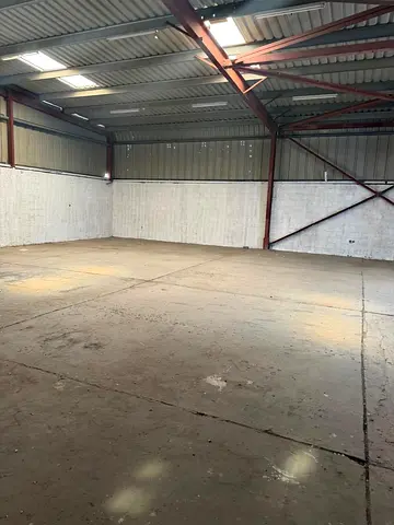 2500 sq ft warehouse with Toilet/Pantry @220k psf for commercial use Power 40 kw