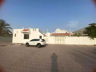 🔔فيلاطابق ارضي كبيره + ملاحق للايجار بعجمان ⚜️مشيرف  🔥للمواطنين ☄️مع المكيفات  تتكون من : ♨️5 غرف + 3 حمام + صاله  مطبخ تحضيري  ♨️ملحق مجلس خارجي كبير + مغاسل + حمام غرفه طعام كبيره ♨️ ملحق مطبخ كبير