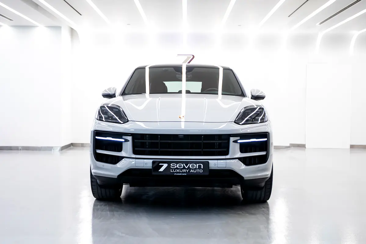 Porsche Cayenne 2024 — photo 1 of 16