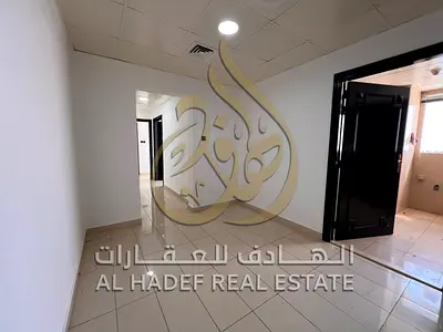 رفاهية بلا حدود بإطلالة بحرية مباشرة في "النسر بلازا" تتشرف شركة الهادف للعقارات بطرح وحدة سكنية للنخبة في منطقة المجاز 3. استمتع بسكن يجمع بين المساح