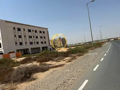 للبيع ارض في مدينه تلال موقع ممتاز جدا قريبه من الحديقه والمسجد على شارع وسكه تصريح ارضي +3 تملك حر لجميع الجنسيات