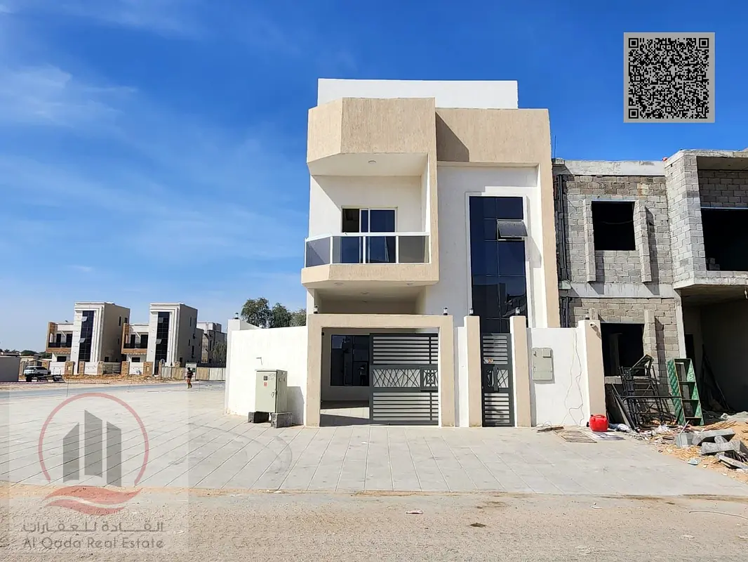 For sale: Corner villa in Ajman, Al Helio area, including registration fees. 5 master bedrooms, majlis, living room, and maid's room.
