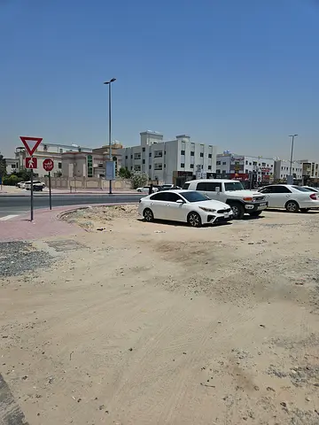 للبيع ارض تجاريه في شارع الشيخ عمار في عجمان على الشارع الرئيسي الارض زاويه موقع ممتاز جدا المساحه 9000 قدم مربع 
G+3 
مدفوع الصرف الصحي بالكامل ومدفوع رخصة البلديه الارض جاهزه للانشاء