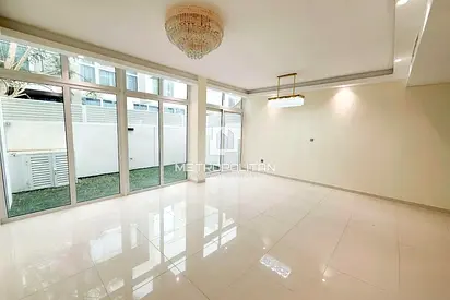 Spacious L Shape | Open View | Upgraded | Rented