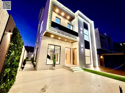 فيلا بسعر شامل رسوم التسجيل والتملك على الشارع الرئيسي جاهزة للسكن في أرقى مناطق عجمان تملك حر