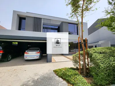 Luxurious 5br signature villa in robinia