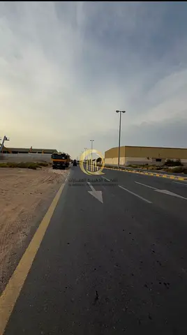 للبيع ارض صناعيه في منطقه مليحة الصناعيه موقع ممتاز جدا  سهله الدخول والخروج من الشارع العام و مساحه مميزه 10000 قدم