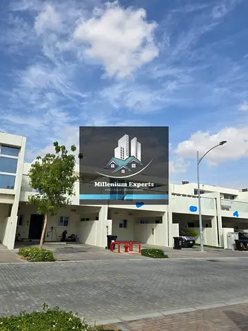 Spacious Townhouse | 3BR+Maid | Vacant | R2M14 | For Sale