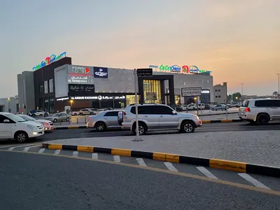 OFFER ON 1 BR HALL APARTMENTS ON 25K 4 CHEQS READY POSITION ON DHAIDH ROUNDABOT MAIN ROAD OPPOSITE LULU NEAR MAIN ROAD AREA NEAT N CLEAN BULIDING