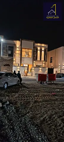 للبيع فيلا بموقع مميز جداً قرب جسر الحوشي – ضاحية البديع – الشارقة  فيلا بتشطيبات راقية جداً، متبقي أسبوعان فقط على التسليم، وتقع في موقع استراتيجي
