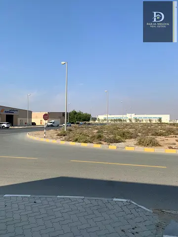 للبيع – 4 قطع أراضٍ صناعية متلاصقات بتملك حر للعرب و99 سنة لغير العرب – مدينة الإمارات الصناعية