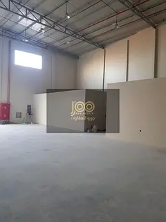 Available for annual rent: 3 close warehouses | 7,600 sq. ft. | 165 kW