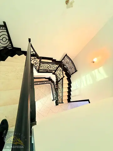 Private entrance 4 bedrooms very spacious villa in mirdif
