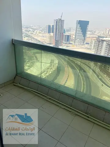 🏢 غرفة وصالة للبيع – برج اللؤلؤة 🏢 📍 موقع مميز | طابق عالٍ 🟢 مؤجرة – فرصة استثمارية  🔹 تفاصيل الشقة: ✔️ غرفة نوم + صالة ✔️ المساحة: 946 قدم² ✔️ ب