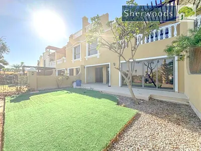 Upgraded 4BR Townhouse | Full Lagoon Views