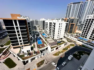 زاوية طابق مرتفع اطلالات على المسابح والبوليفارد