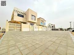 Modern villa with 5 bedrooms at an attractive price. 25 meters of frontage in front of the villa.