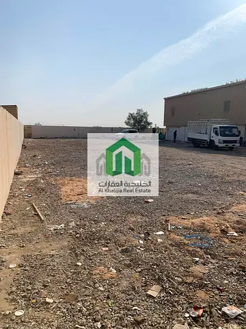 أرض صناعية مع مستودع للإيجار