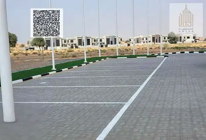 أرض للبيع في بساتين السرة، أم القيوين.  المساحة: 1722  قدم مربع / 160  متر مربع  التصريح: أرضي + طابقين  الملكية: تملك حر، متاحة لجميع الجنسيات  السعر