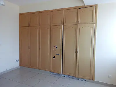 Good size 2bhk with attach washroom+wardrobes just in 45k near nahda park shj call Himansha