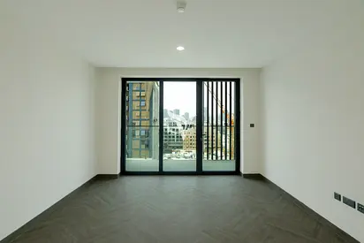 Brand New | Low Floor | White Good | Close to Exit