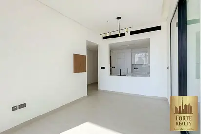 شاغرة قريبا | حمام سباحة خاص | إطلالة جانبية على برج العرب وبرج خليفة