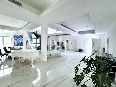 Modern | Home Gym | Jacuzzi | Ample Parking