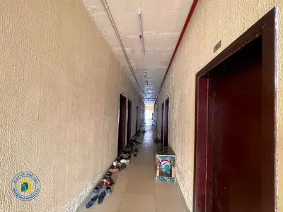 للبيع بمنطقة الجرف الصناعية 2 عجمان قطعة ارض كبيرة بها سكن عمال وقطعة ارض تصلح لعمل 5 شبرات بسعر ممتاز