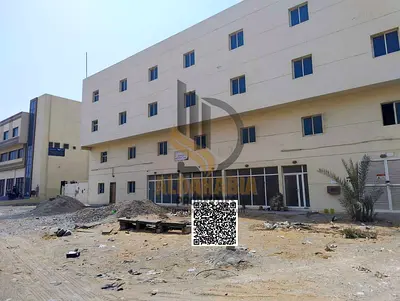 🔹 مستودع + مبنى سكني للبيع في أم القيوين