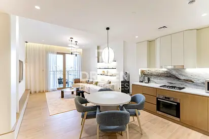 Brand New and Modern Unit with Sea View