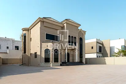 Brand New | Near to Mall | Huge and Unique Layout
