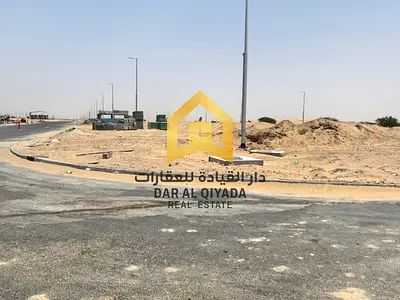 💼 أرض تجارية نادرة في المزيرعة – على 3 شوارع بسعر 275 للقدم