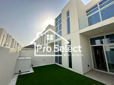 FULLY FURNISHED 4BR TOWNHOUSE - READY TO MOVE - BIG LAYOUT