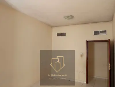 شقه غرفتين وصاله 2بلكونه 2حمام خزائن في الحائط بنايه نظيفه مساحه واسعه السعر مفاجاه