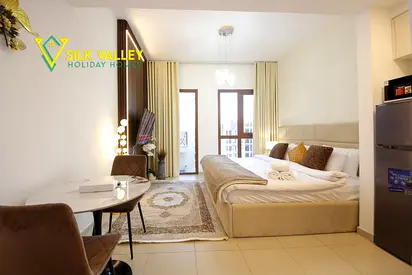 Luxury Studio near Townsquare park and pool view