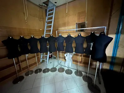 Best deal l!! Running shop for rent prime location of Rolla Sharjah Women's abaya