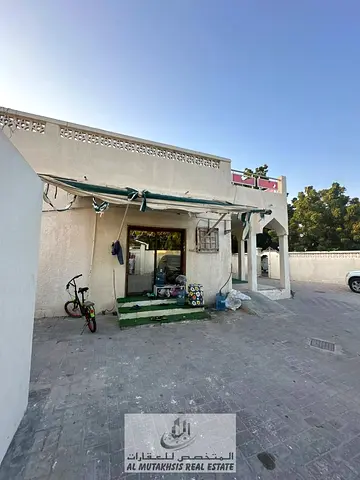للبيع بيت عربي مؤجر وبه دخل سنوي بالغبيبه الشارقه فرصه ممتازه للإستثمار