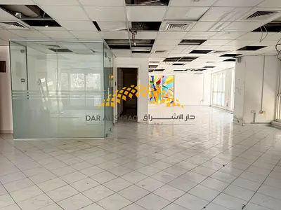 مكتب مجهز بالكامل بموقع مميز للإيجار | القصباء – الشارقة