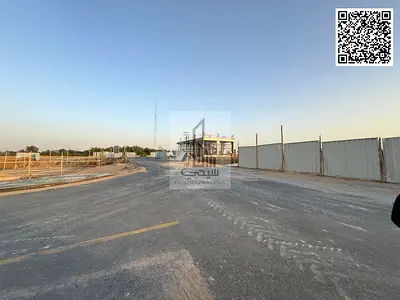 A unique opportunity for freehold ownership of a plot of land on a street and alley, including fees.