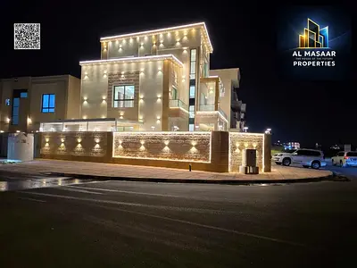 Luxury corner unit with 6 master bedrooms, a rooftop terrace, and a large garden. Suitable for residential or commercial use. Excellent location, dire