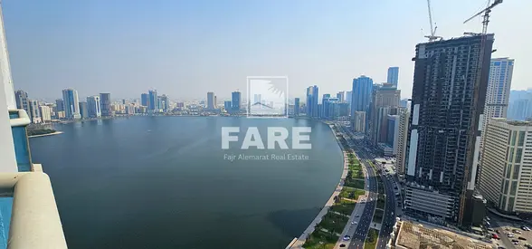 للبيع، مساحة 256 متر مربع، 3 غرف نوم، في برج الدانة المطل على بحيرة خالد