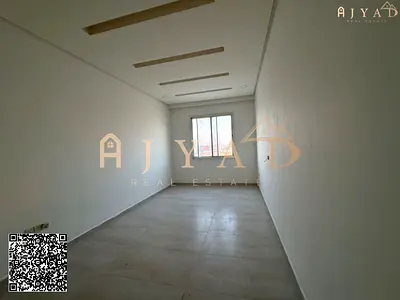 شقة 2 غرفة وصالة مع غرفة خادمة للإيجار على شارع الشيخ عمار | الروضة | 1,800 قدم مربع | 45,000